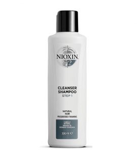 Dầu gội Nioxin 2 - 300ml làm sạch, ngăn ngừa rụng dành cho tóc tự nhiên có hiện tượng thưa rụng nhiều.